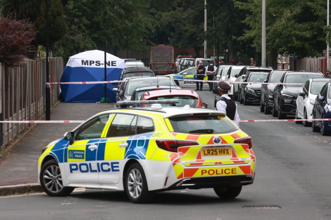 ?? Licensed to London News Pictures. 23/07/2025. London, UK. Police guard a cordon, and a forensic tent has been set up in Newham, east London, after a body was found on Walton Road. The death is being treated as unexpected, and an investigation has been launched into the circumstances. Photo credit: Marcin Nowak/LNP